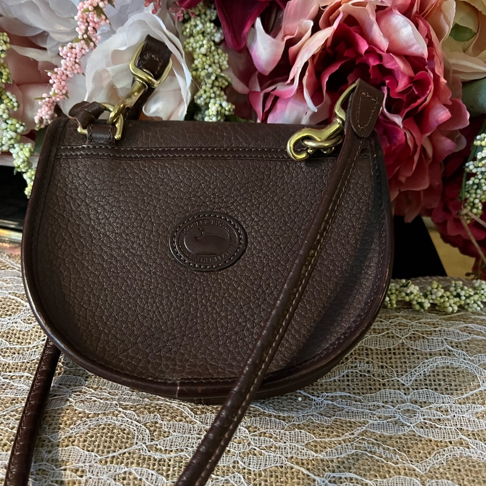 Vintage Dooney and Bourke small purse.